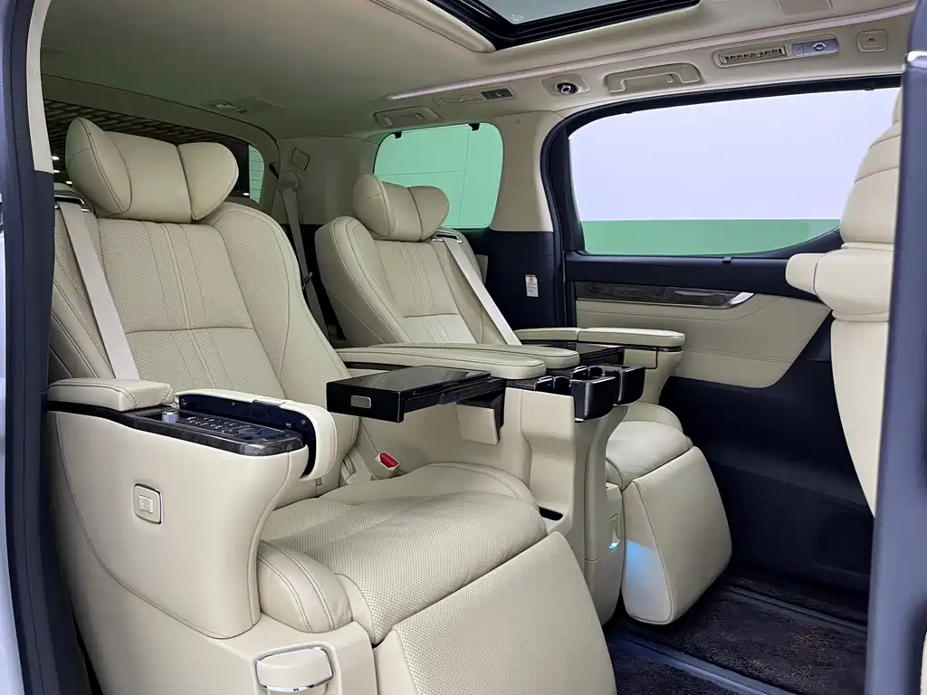 Toyota Vellfire — фото 10