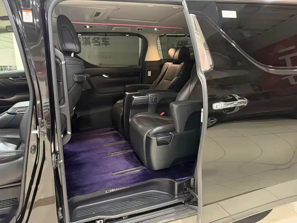 Toyota Vellfire — фото 11