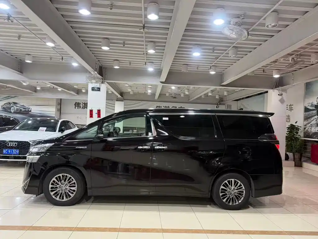 Toyota Vellfire — фото 4