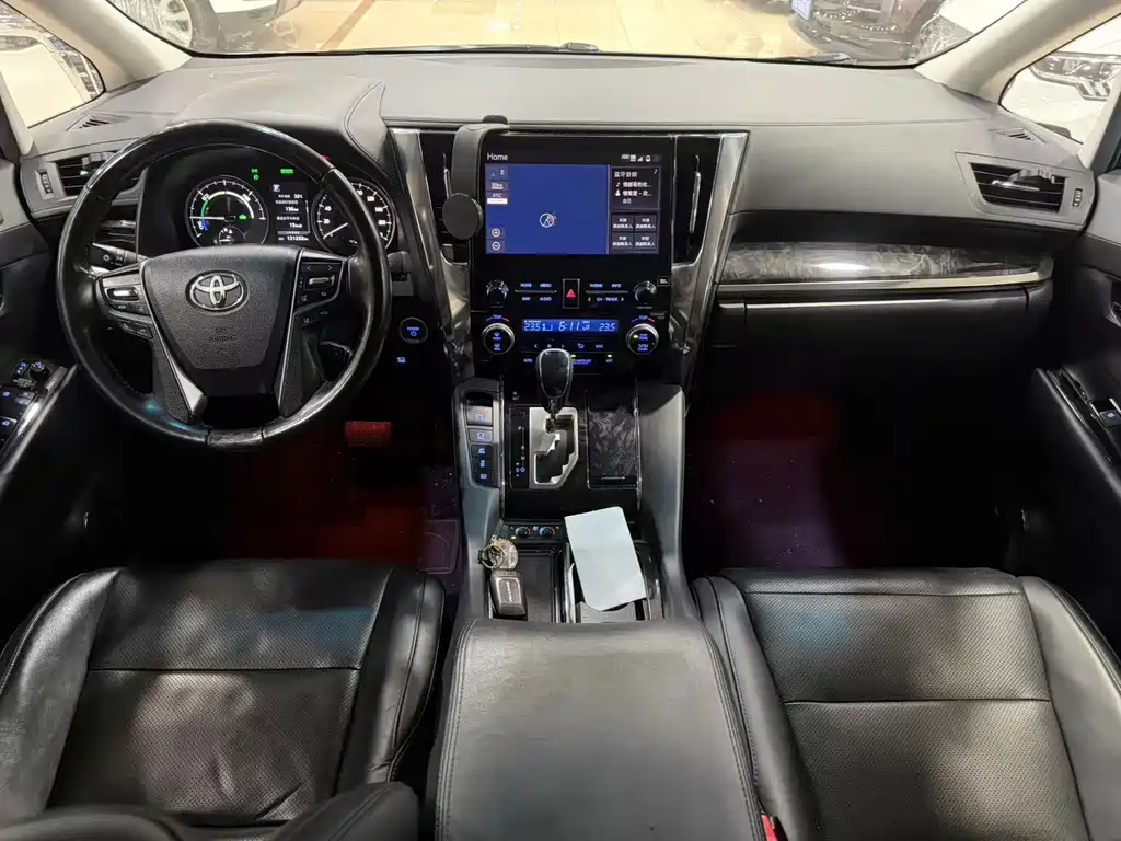 Toyota Vellfire — фото 5