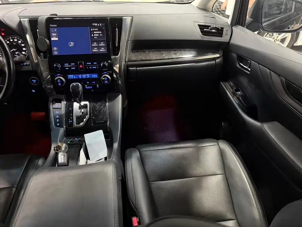Toyota Vellfire — фото 7