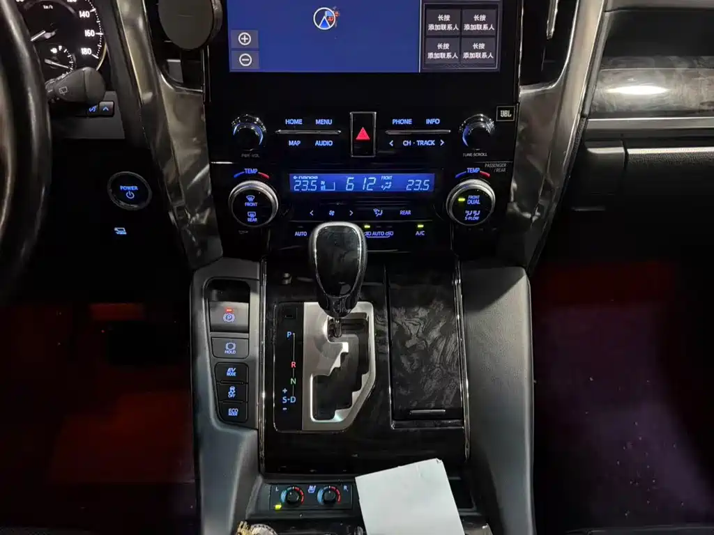 Toyota Vellfire — фото 9