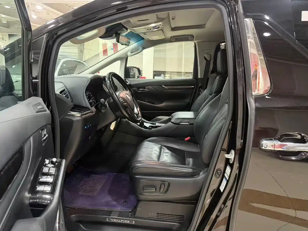 Toyota Vellfire — фото 10