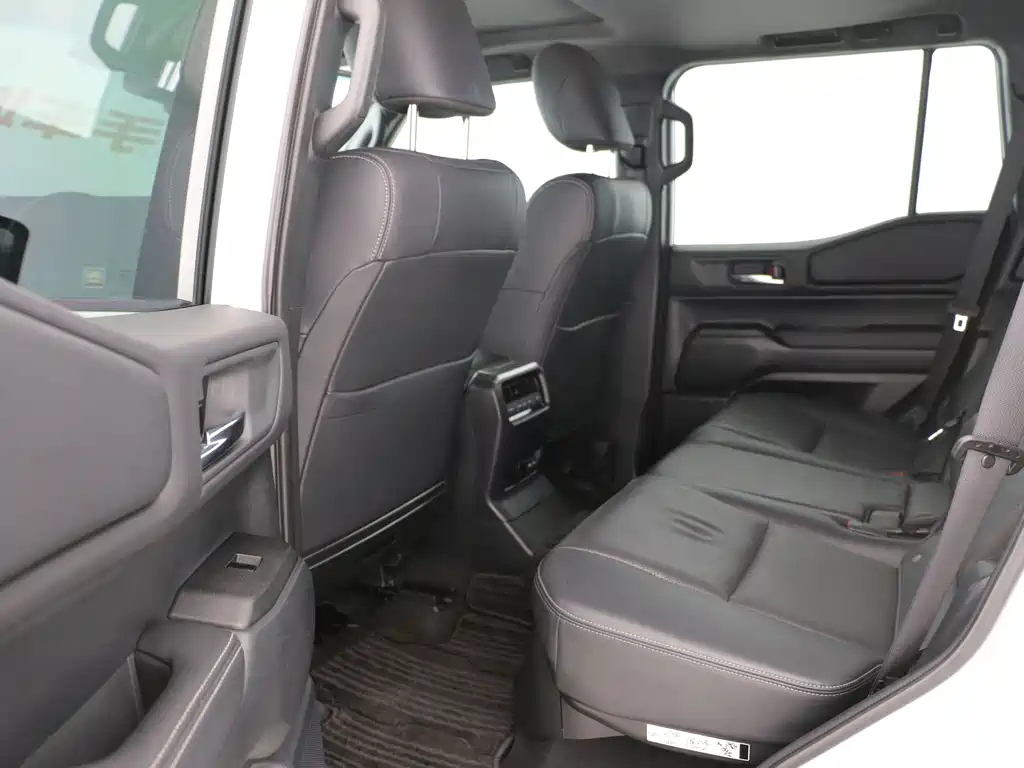 Toyota Prado — фото 10