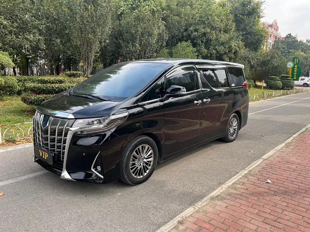 Toyota Alphard — фото 2