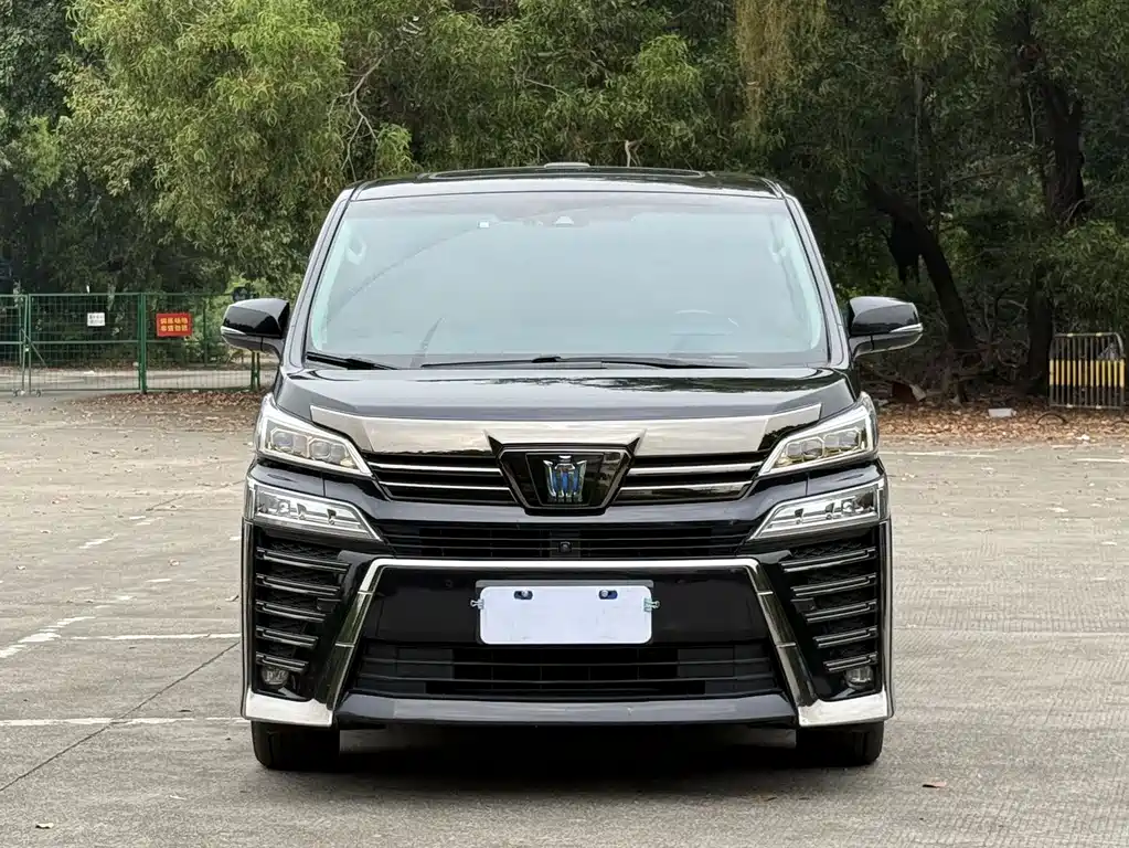Toyota Vellfire — фото 2