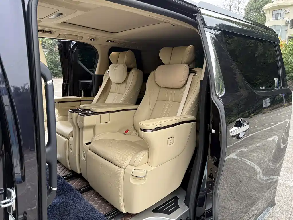 Toyota Vellfire — фото 11