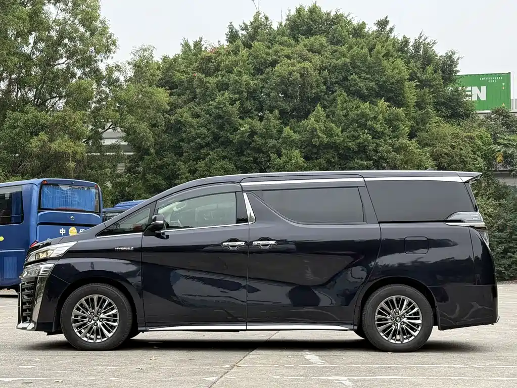 Toyota Vellfire — фото 17