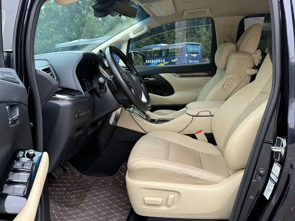 Toyota Vellfire — фото 4