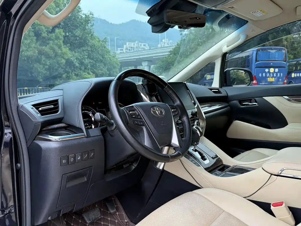 Toyota Vellfire — фото 5