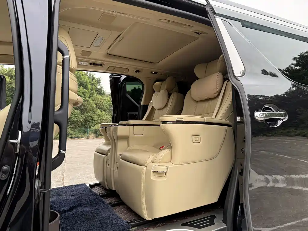 Toyota Vellfire — фото 10