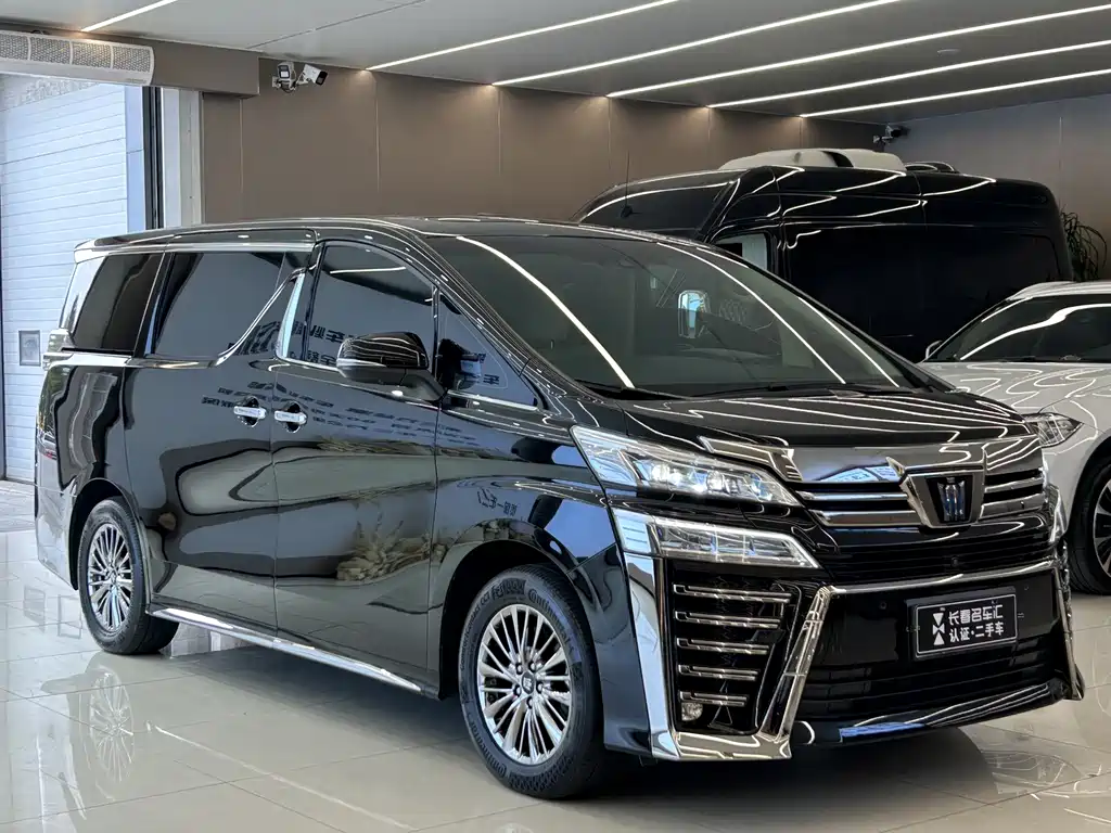 Toyota Vellfire — фото 3