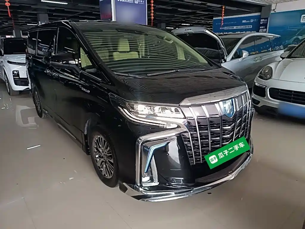 Toyota Alphard — фото 3