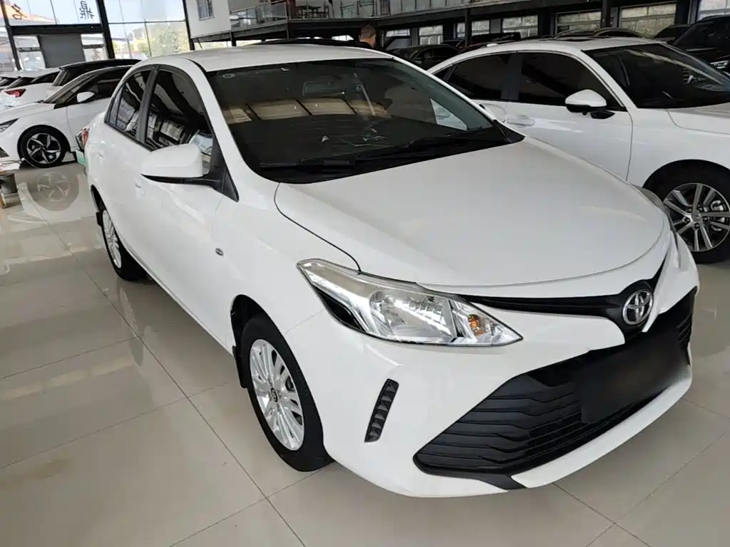 Toyota Vios — фото 3