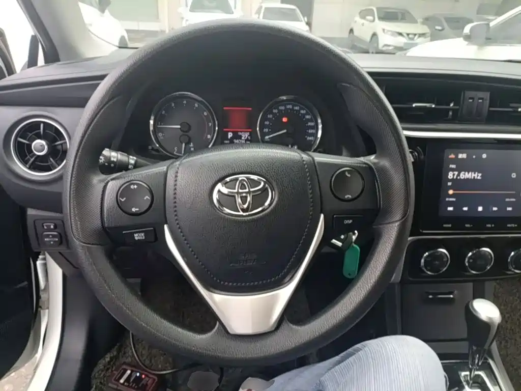 Toyota Corolla — фото 10