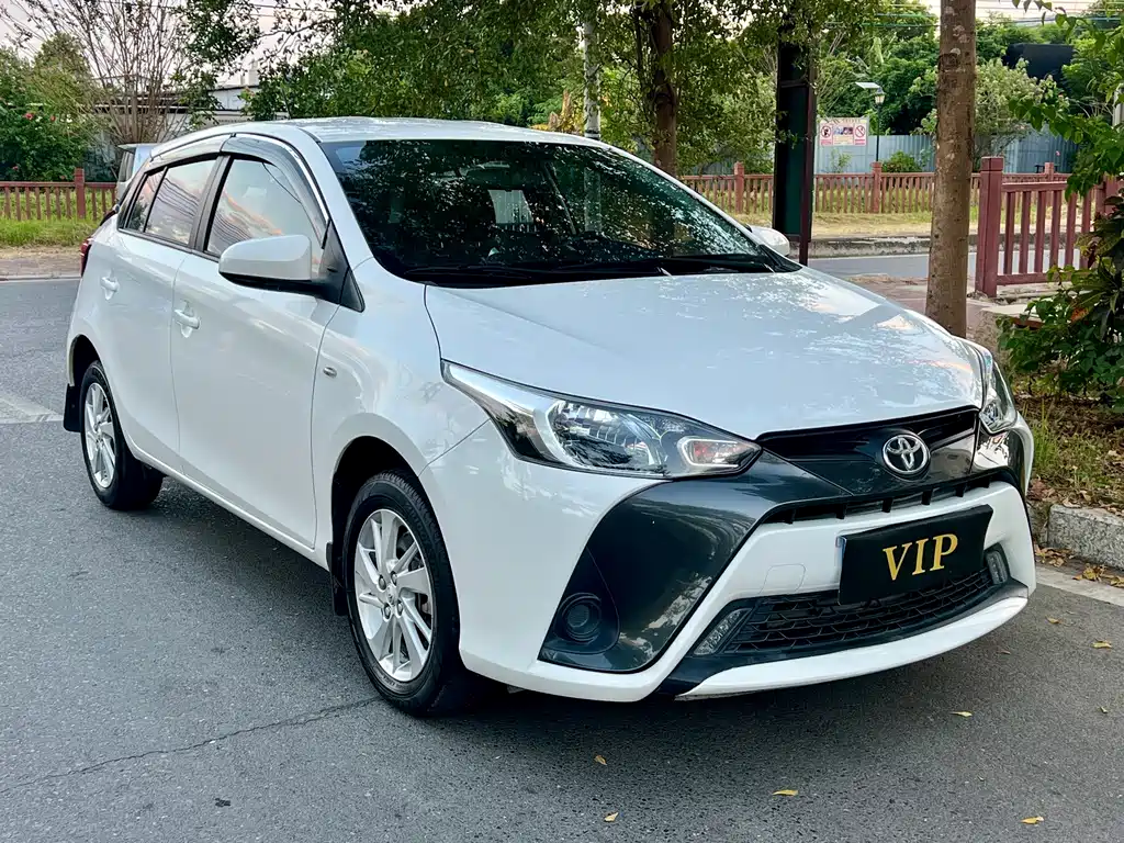 Toyota Yaris L — фото 3