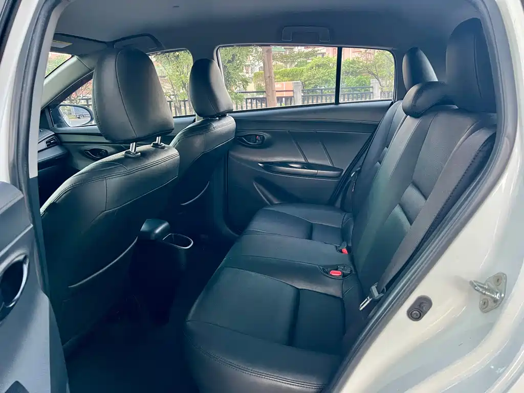 Toyota Yaris L — фото 6