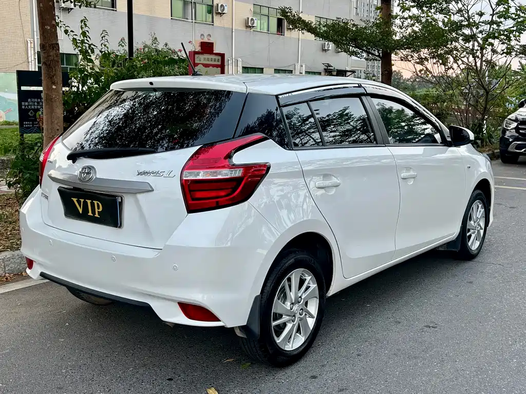 Toyota Yaris L — фото 7