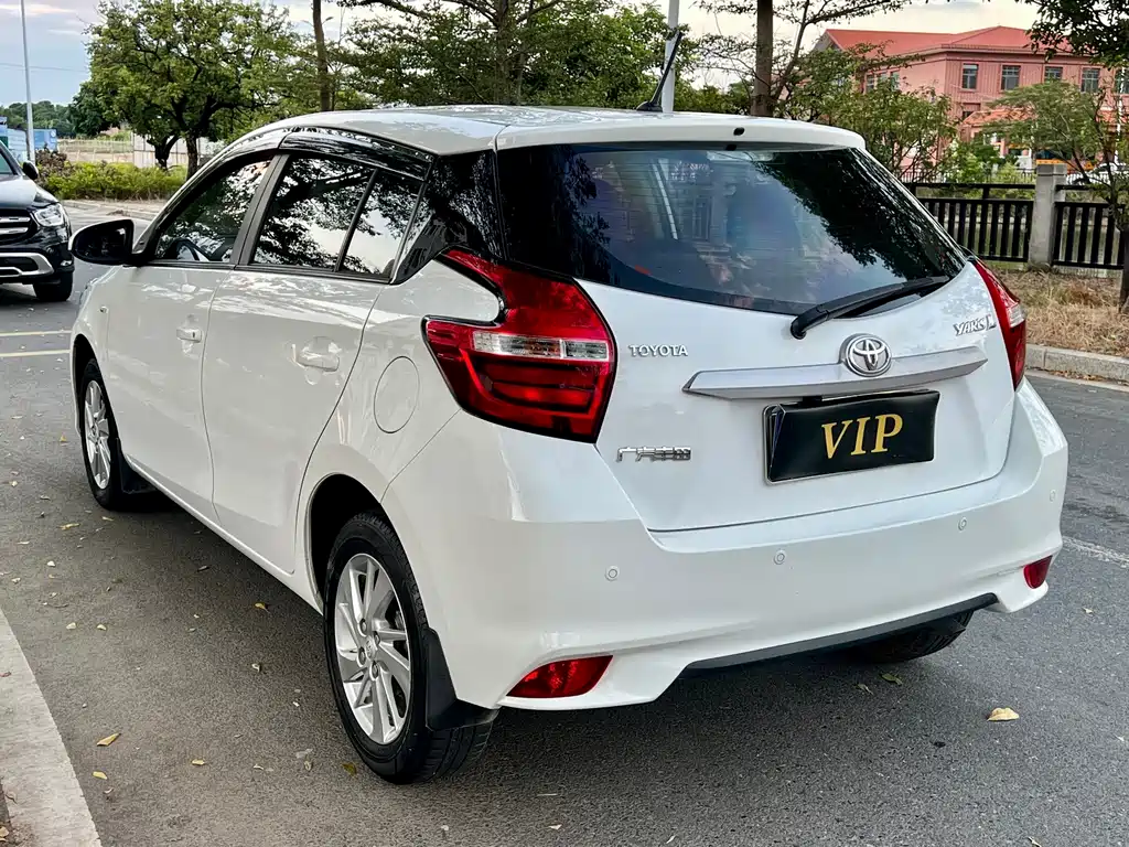 Toyota Yaris L — фото 9