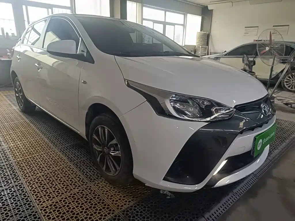 Toyota Yaris L — фото 3