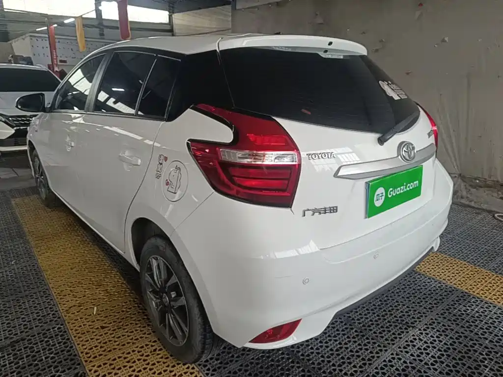 Toyota Yaris L — фото 4