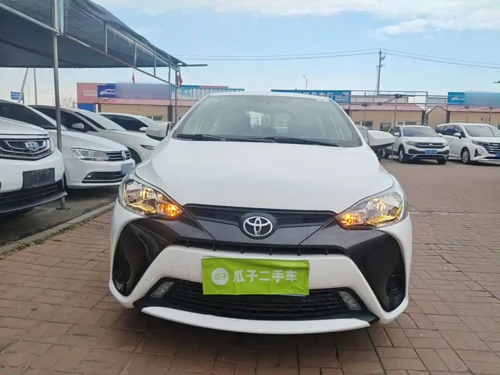 Toyota Yaris L — фото 2