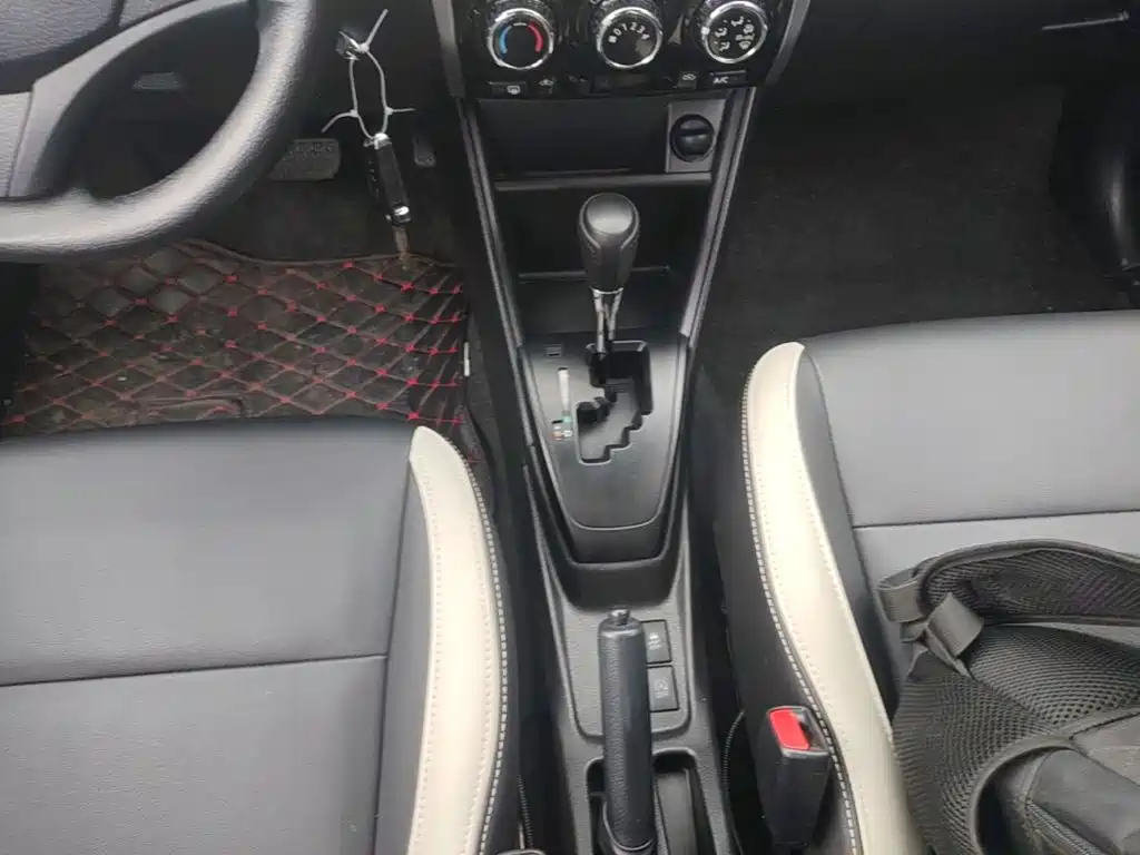 Toyota Yaris L — фото 13