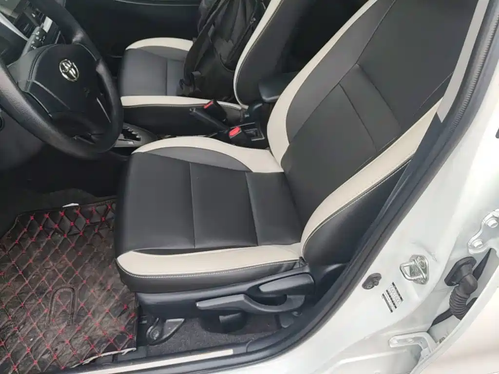 Toyota Yaris L — фото 14