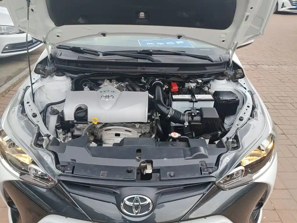 Toyota Yaris L — фото 19