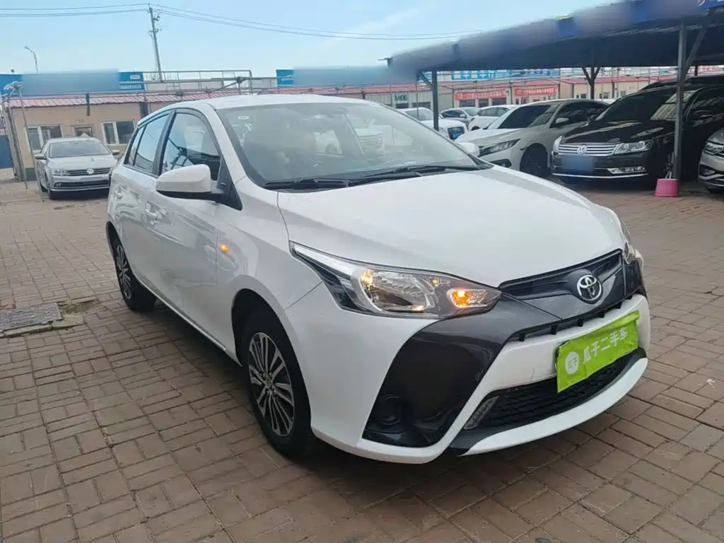 Toyota Yaris L — фото 3