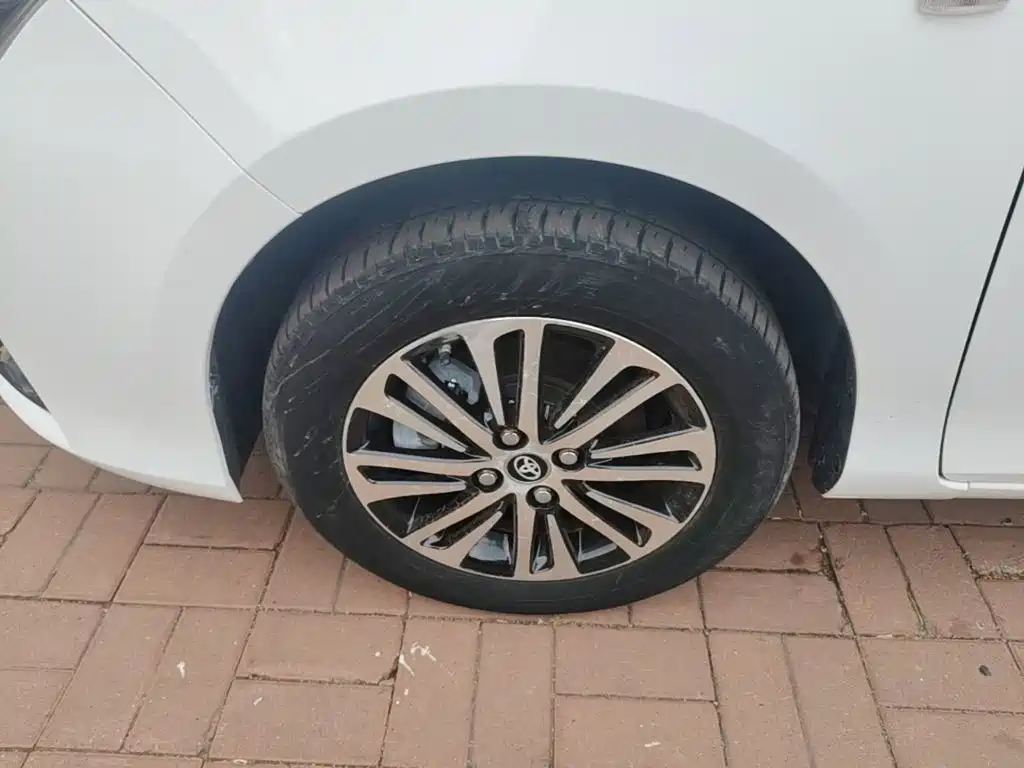Toyota Yaris L — фото 22