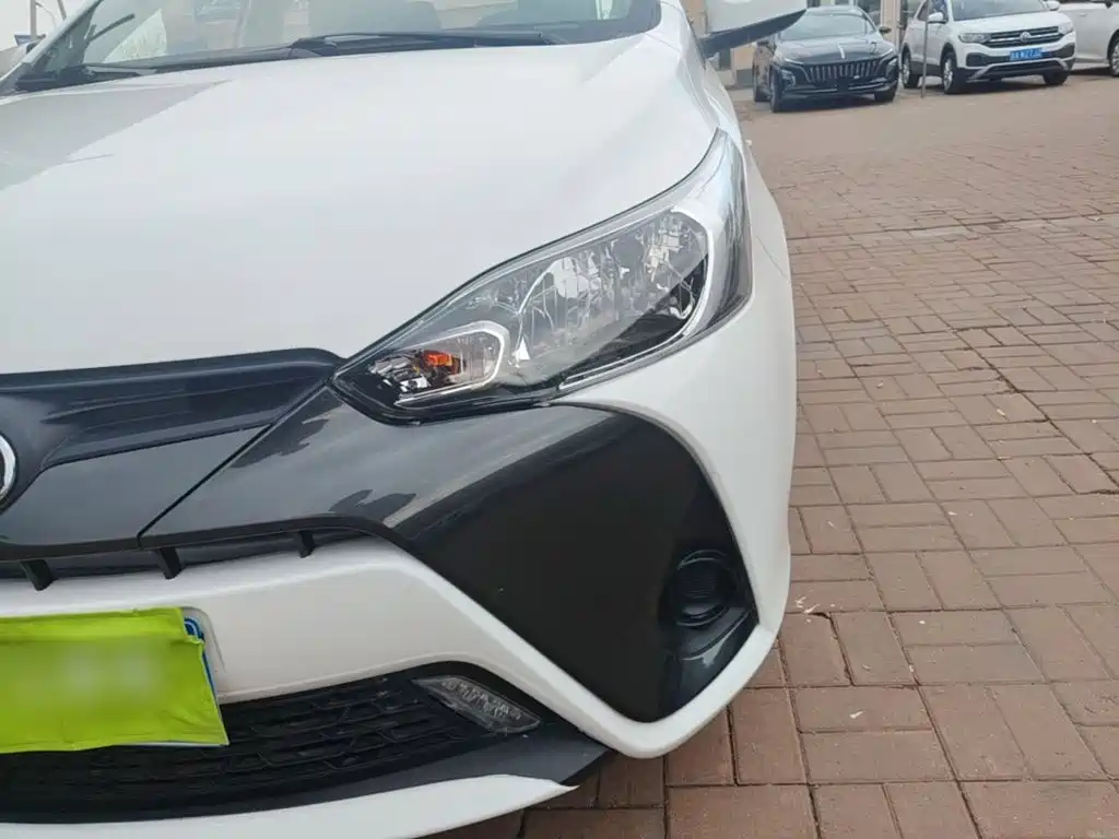 Toyota Yaris L — фото 23