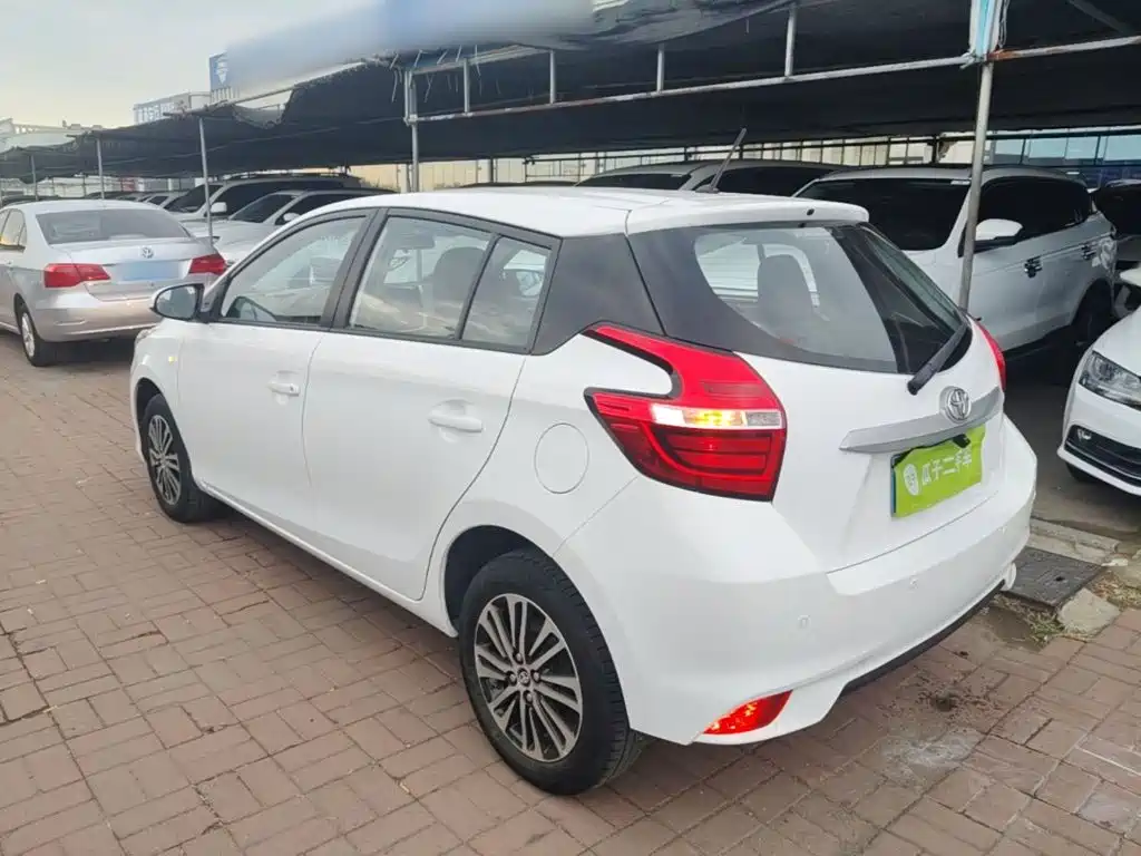 Toyota Yaris L — фото 4