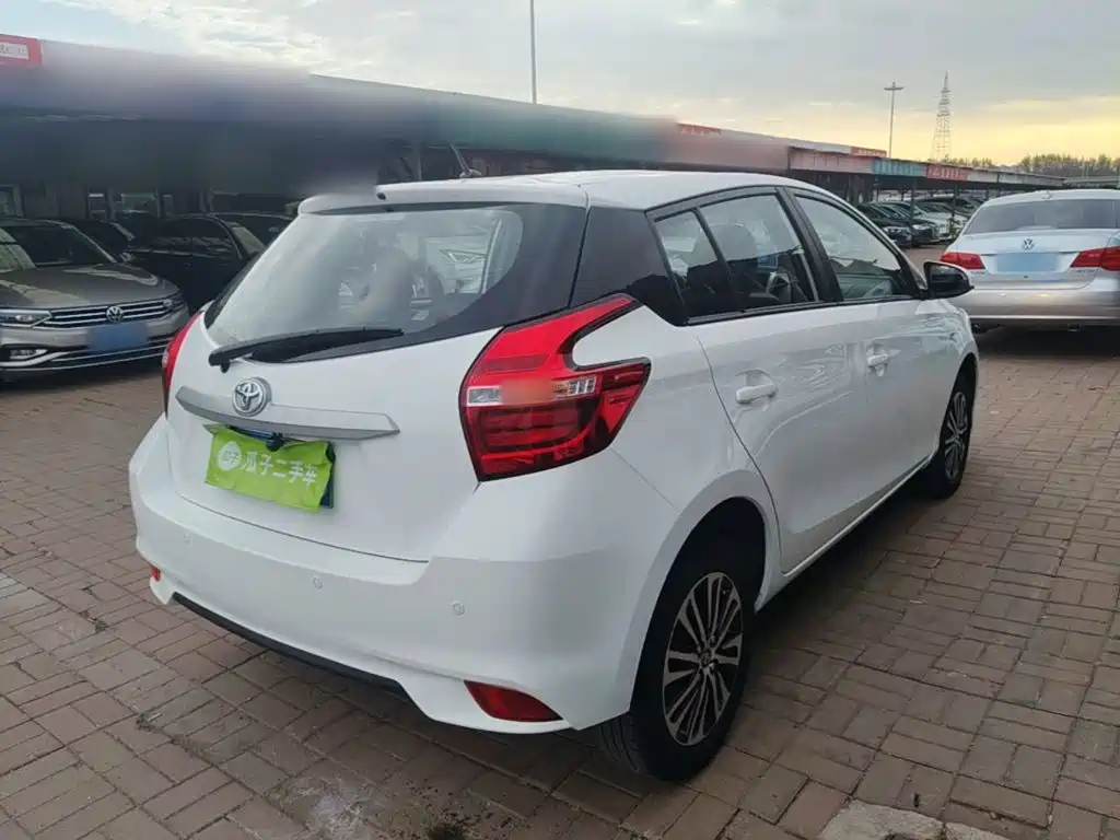 Toyota Yaris L — фото 6