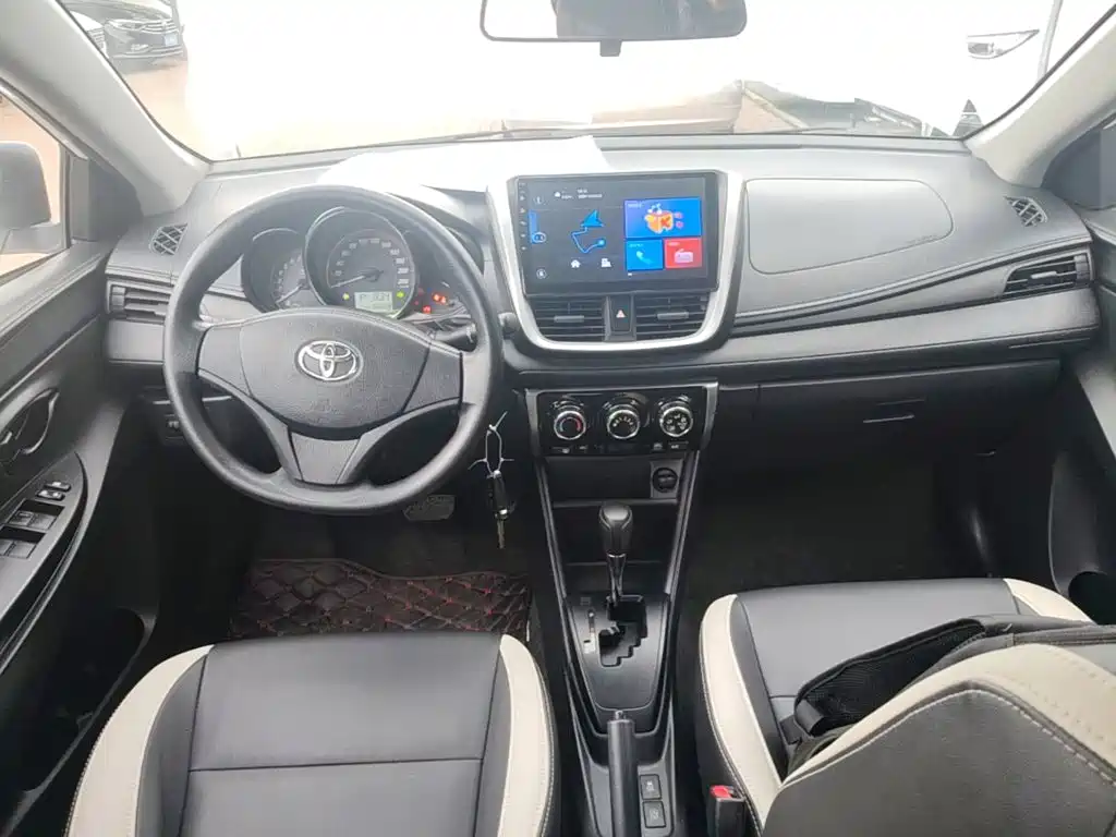 Toyota Yaris L — фото 9