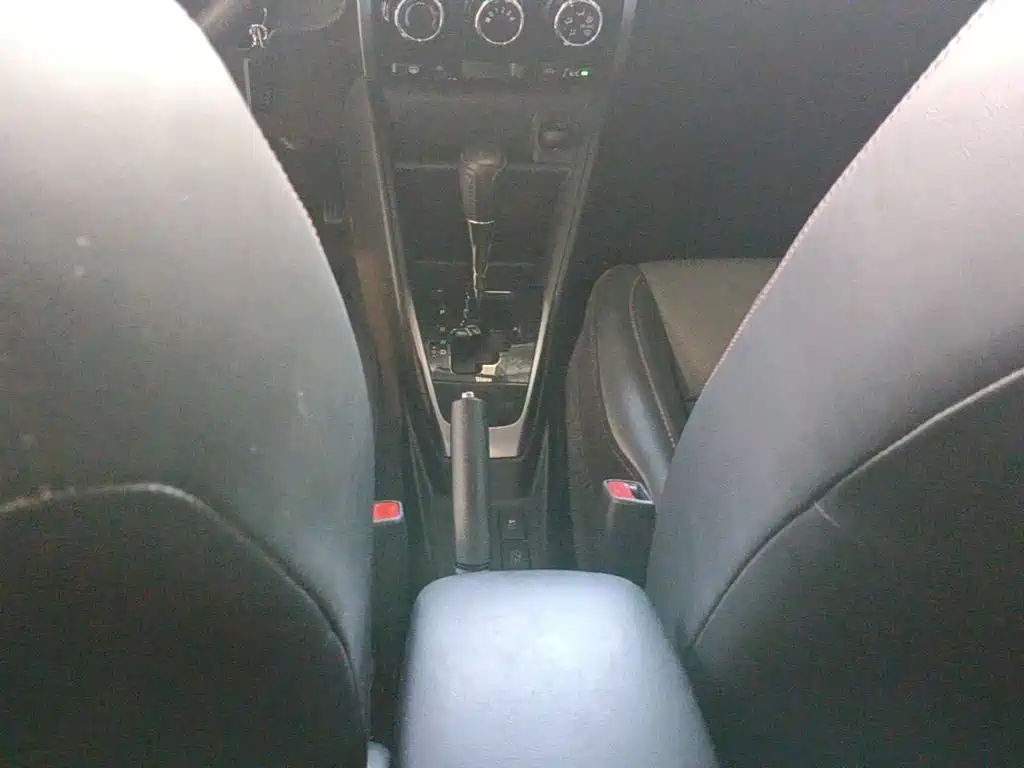 Toyota Yaris L — фото 13