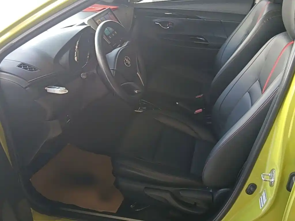 Toyota Yaris L — фото 14
