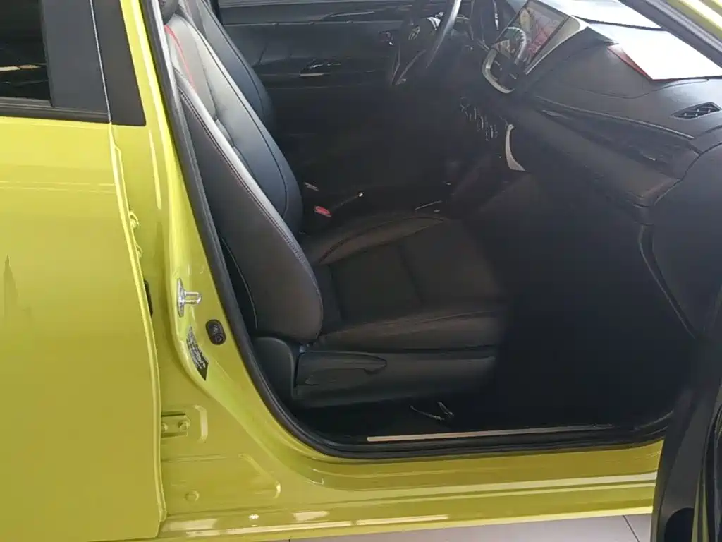 Toyota Yaris L — фото 24