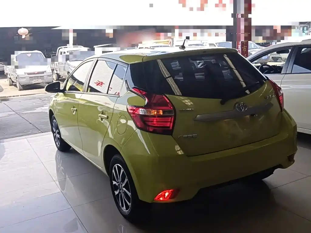 Toyota Yaris L — фото 4