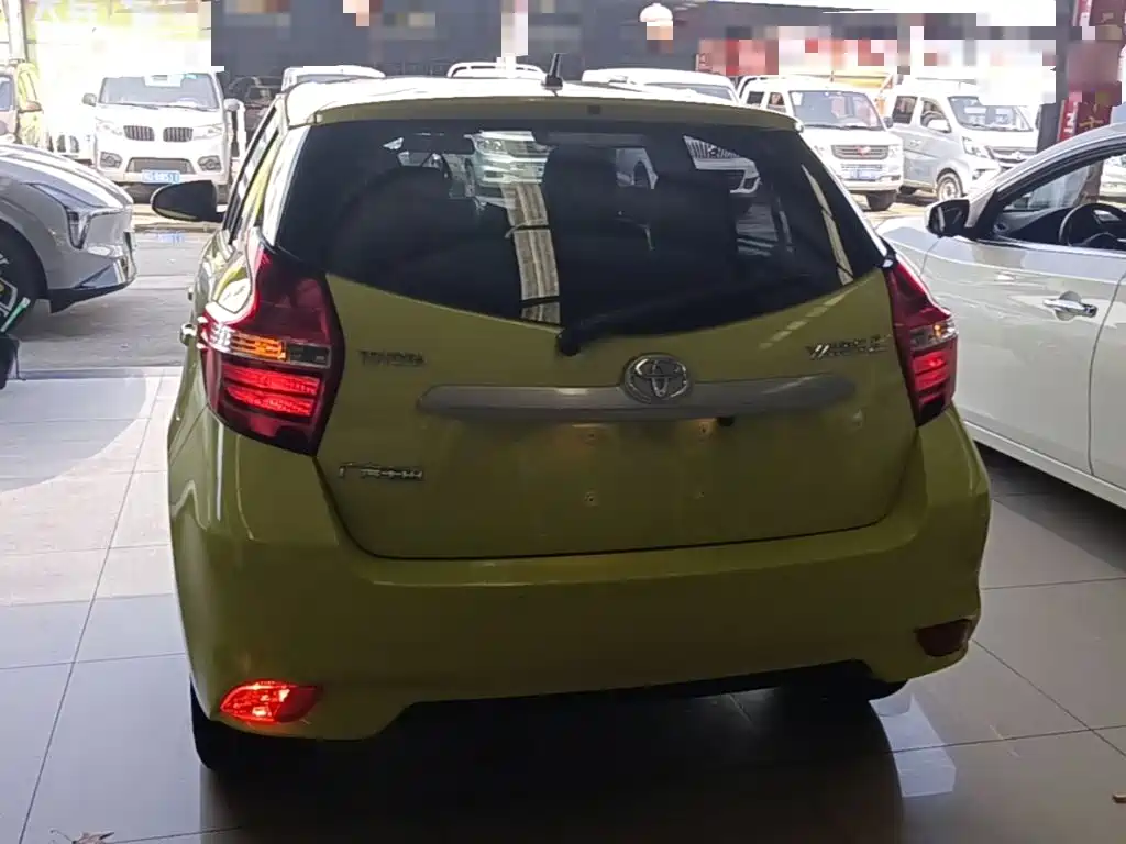 Toyota Yaris L — фото 5