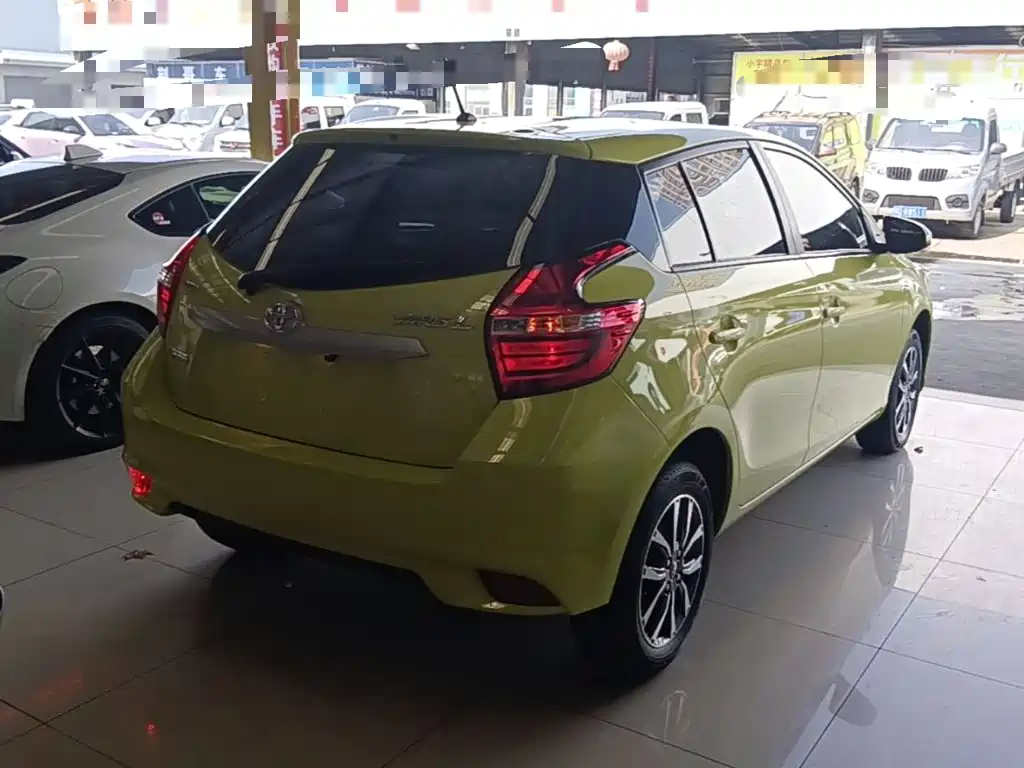 Toyota Yaris L — фото 6