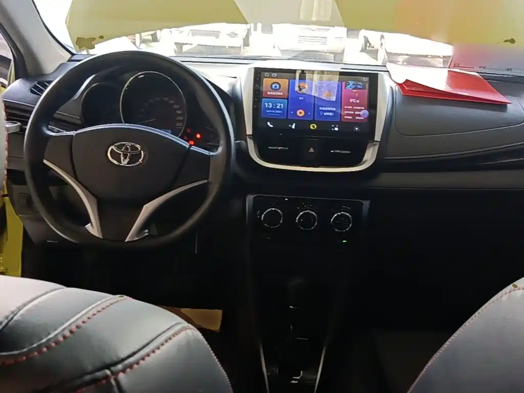 Toyota Yaris L — фото 9