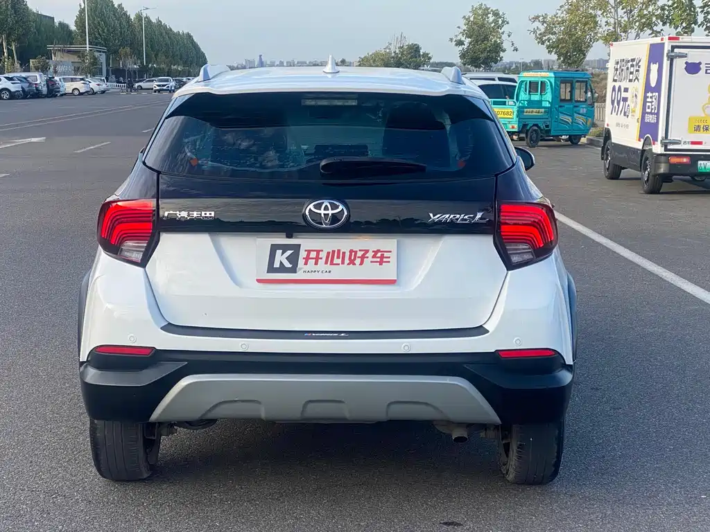 Toyota Yaris L — фото 9