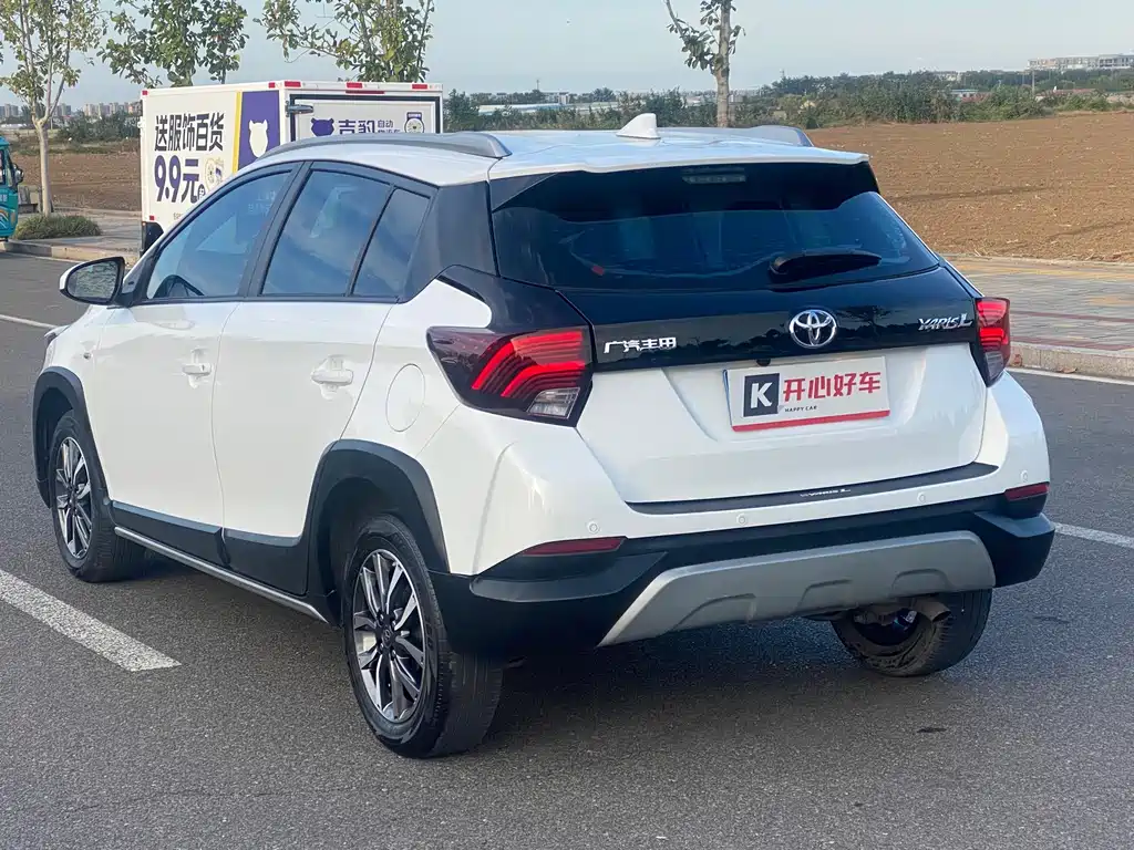 Toyota Yaris L — фото 10