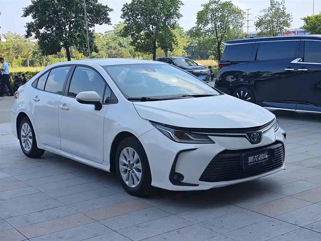 Toyota Corolla — фото 2