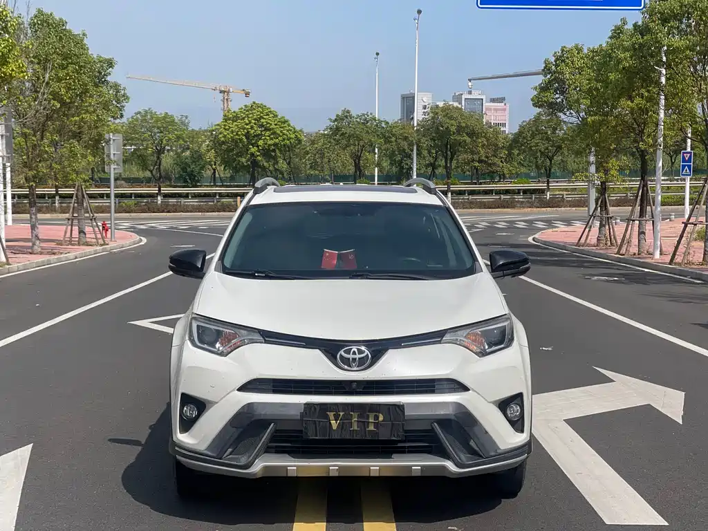 Toyota RAV4 — фото 2