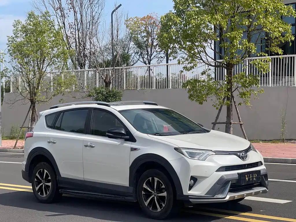 Toyota RAV4 — фото 3