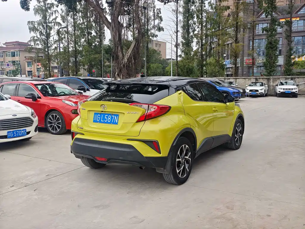 Toyota C-HR — фото 10
