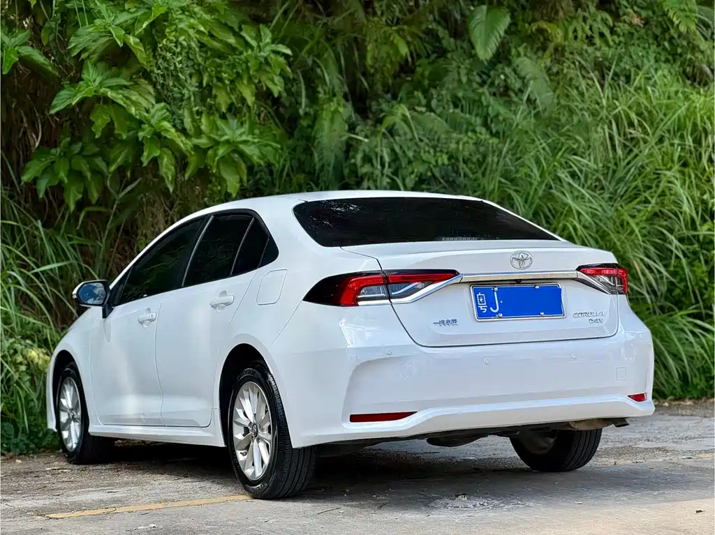 Toyota Corolla — фото 4