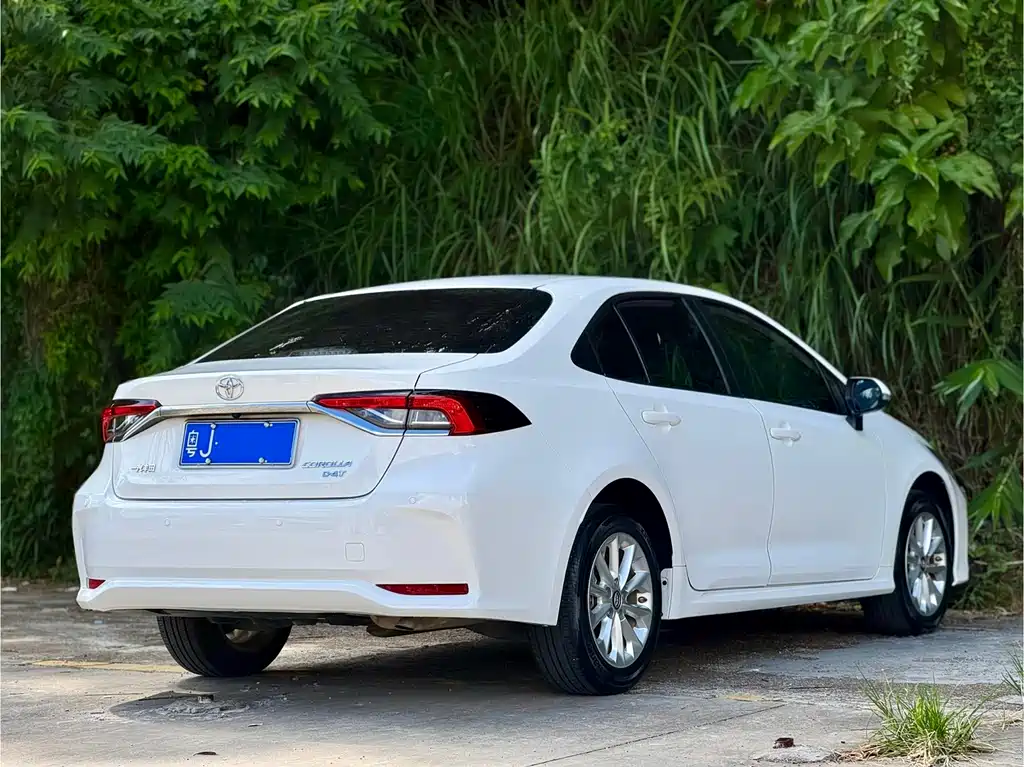 Toyota Corolla — фото 6